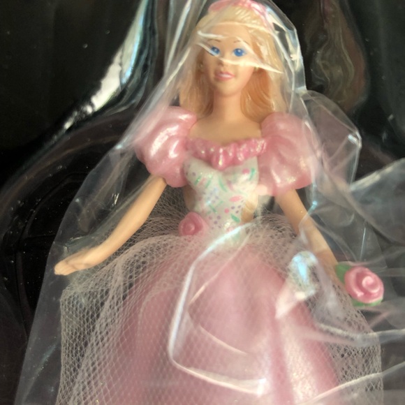 Hallmark Keepsake 1996 Barbie Easter Ornament - Picture 9 of 16